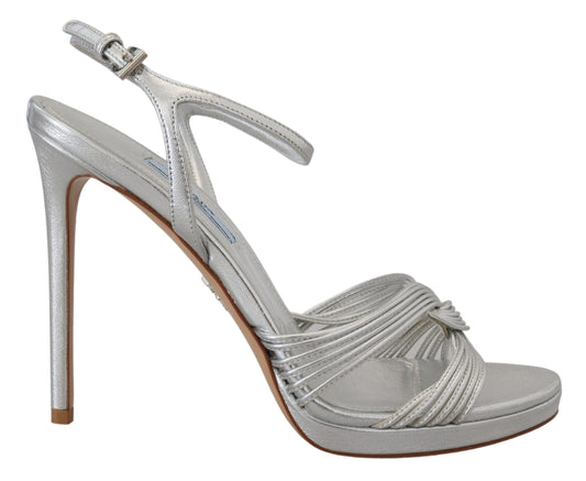 Silberne Ledersandalen mit Knöchelriemen und Stilettoabsatz