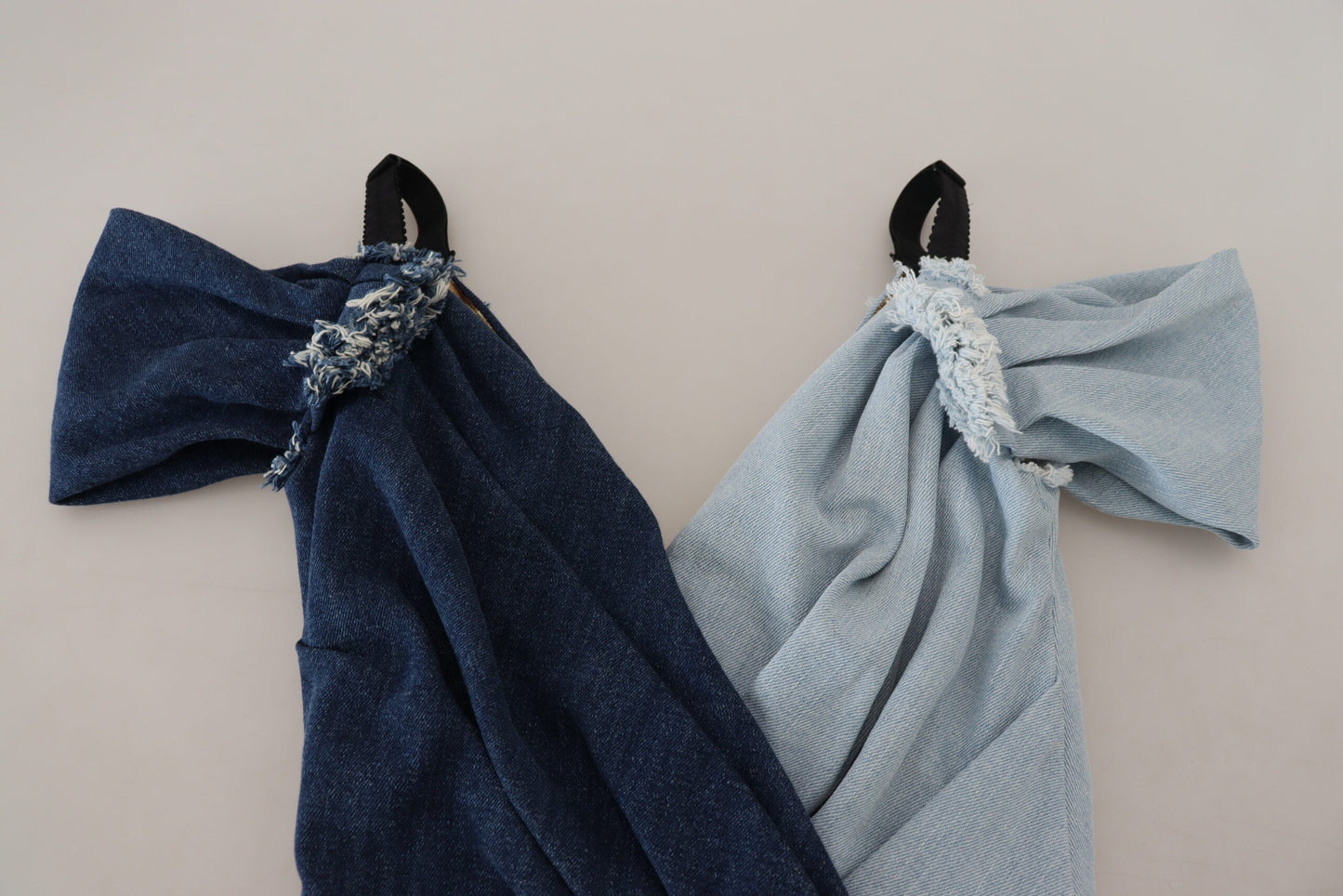 Zweifarbiges blaues Patchwork-Minikleid aus Denim