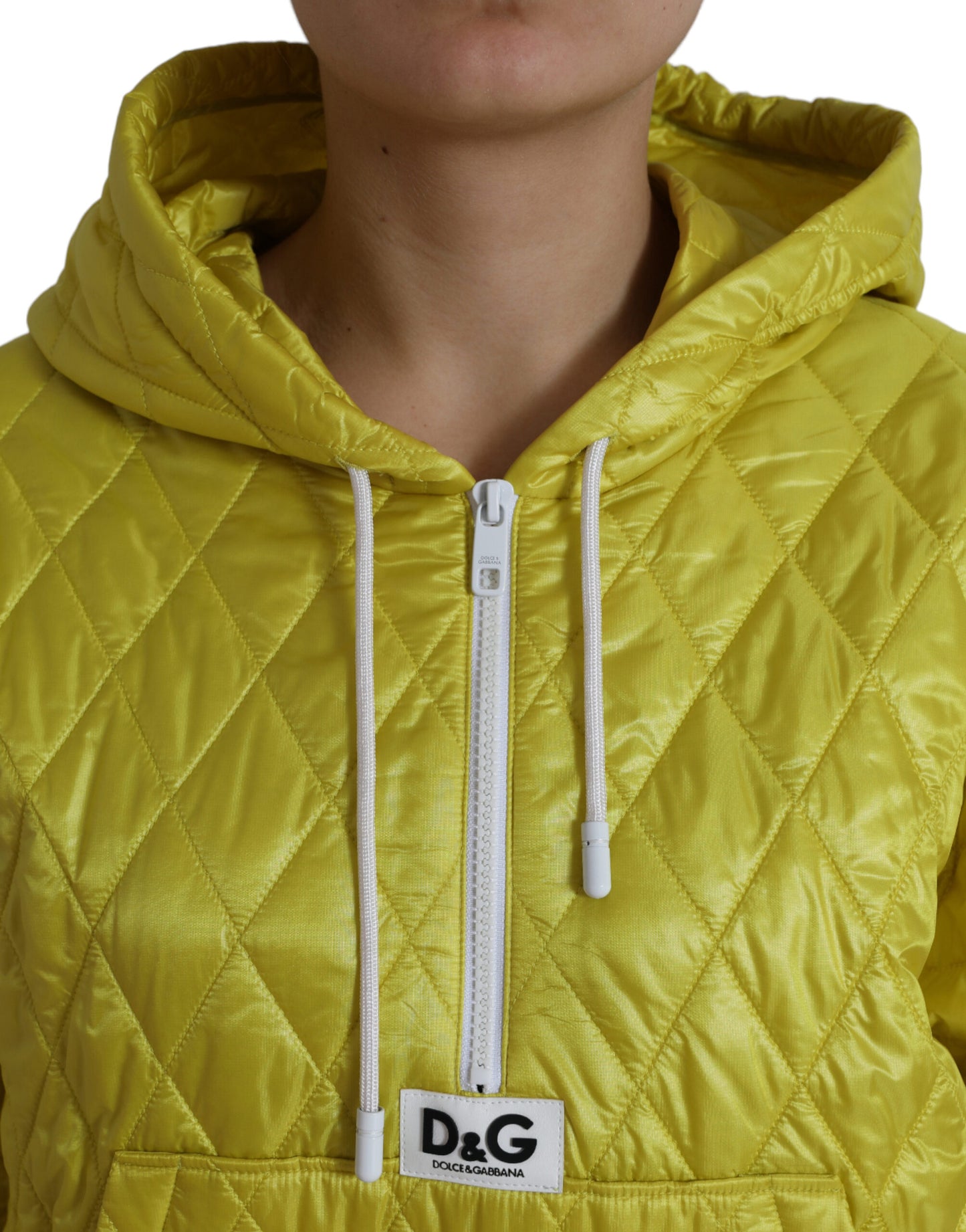 Gelbe gesteppte Kapuzenpulloverjacke aus Nylon