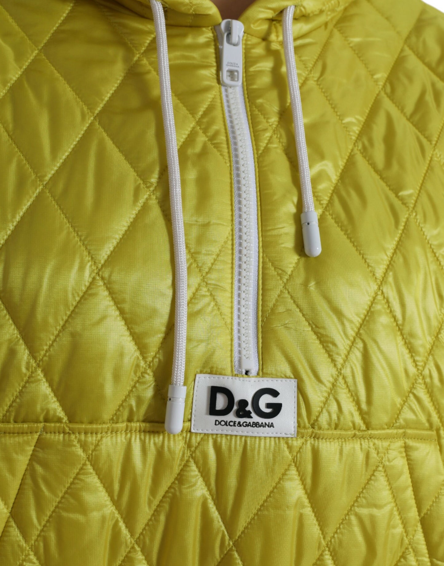 Gelbe gesteppte Kapuzenpulloverjacke aus Nylon