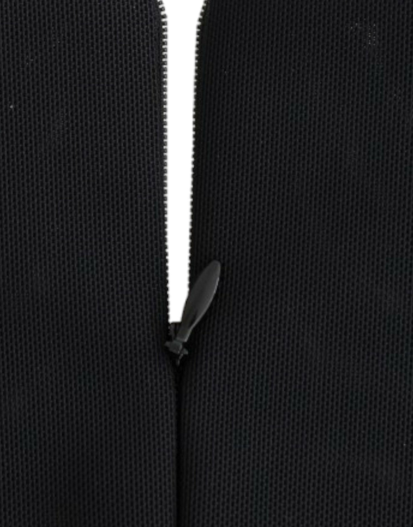 Schwarzes kurzärmliges Venuskleid