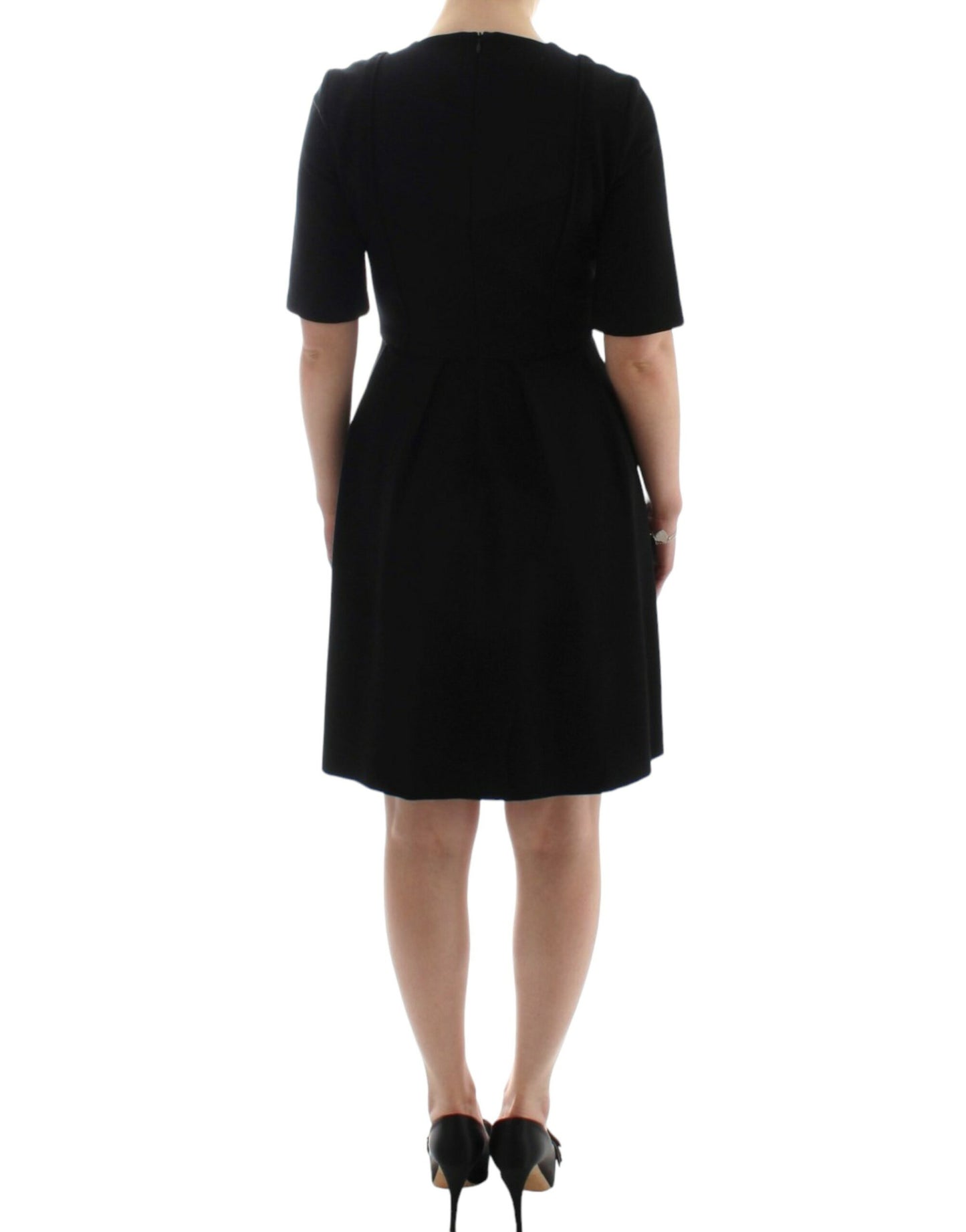 Schwarzes kurzärmliges Venuskleid