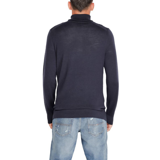 Blauer Rollkragenpullover aus Wolle