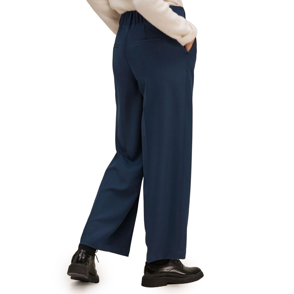 Blaue Polyesterhose