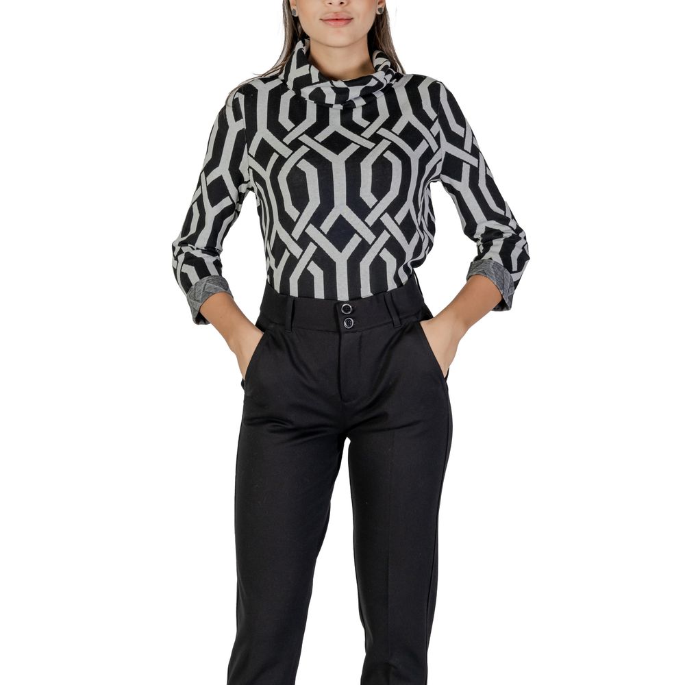 Schwarzer Polyesterpullover