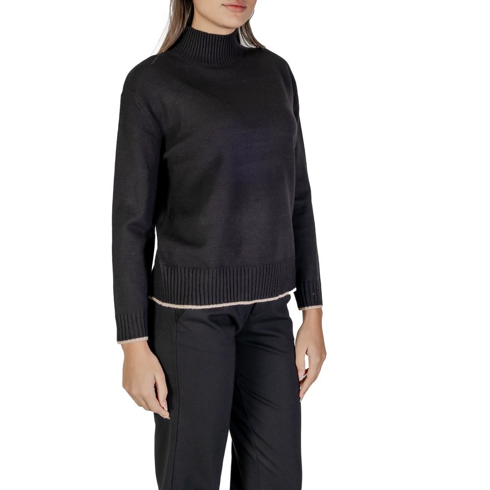 Schwarzer Polyesterpullover