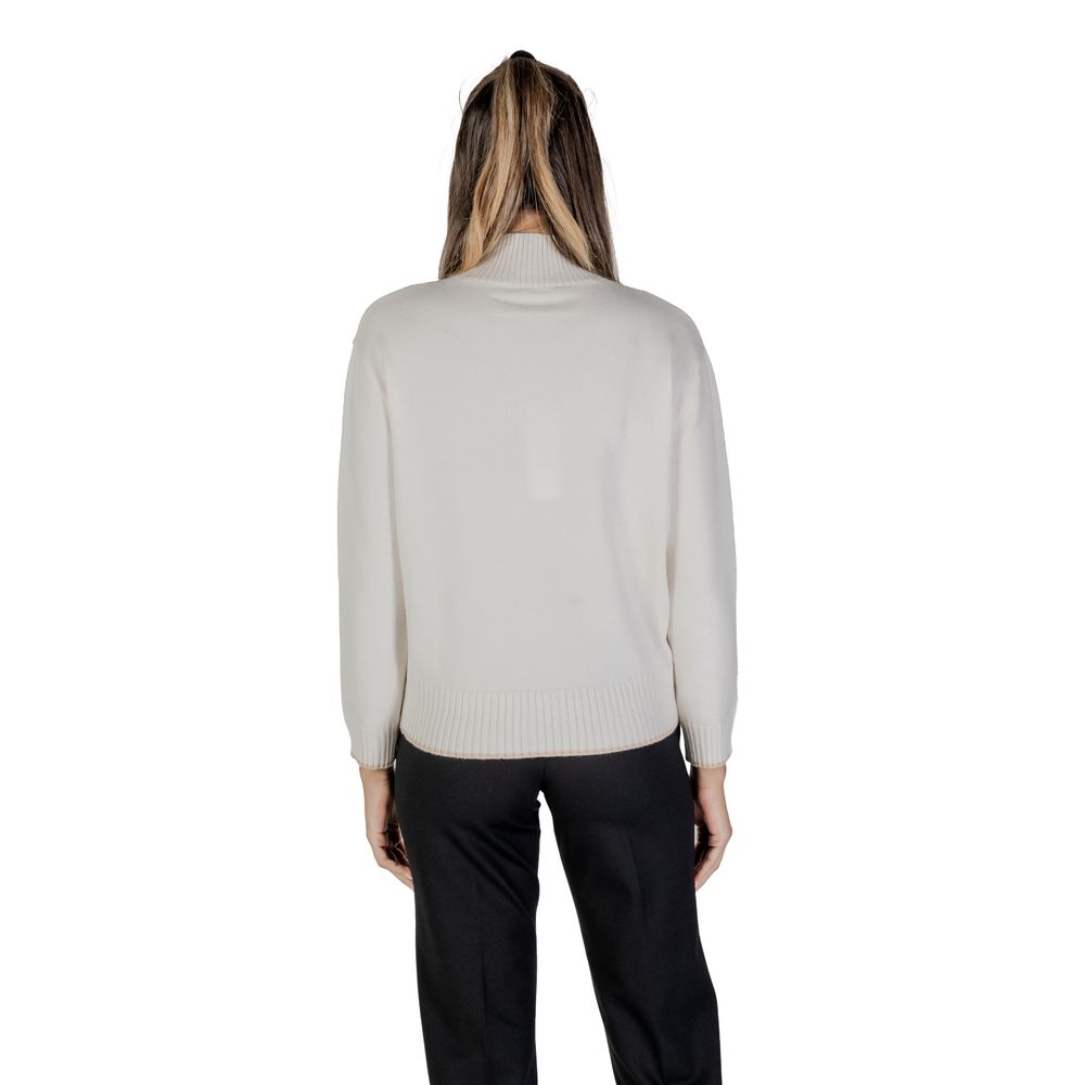 Cremefarbener Polyesterpullover