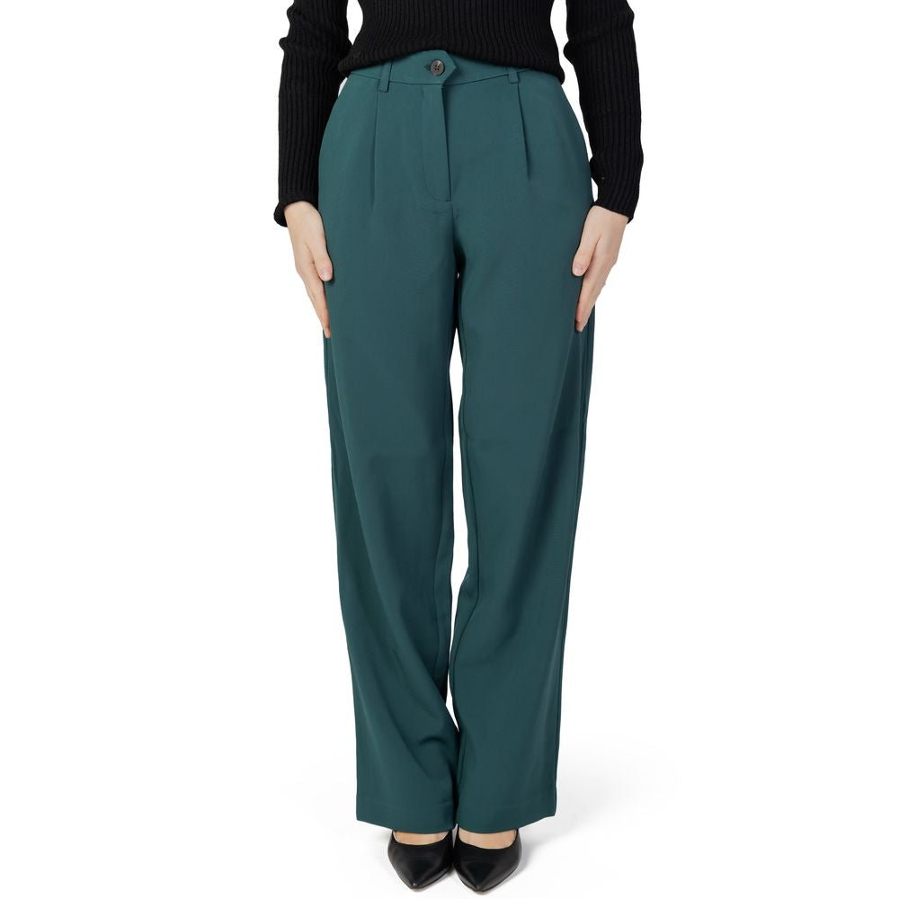 Grüne Hose aus recyceltem Polyester
