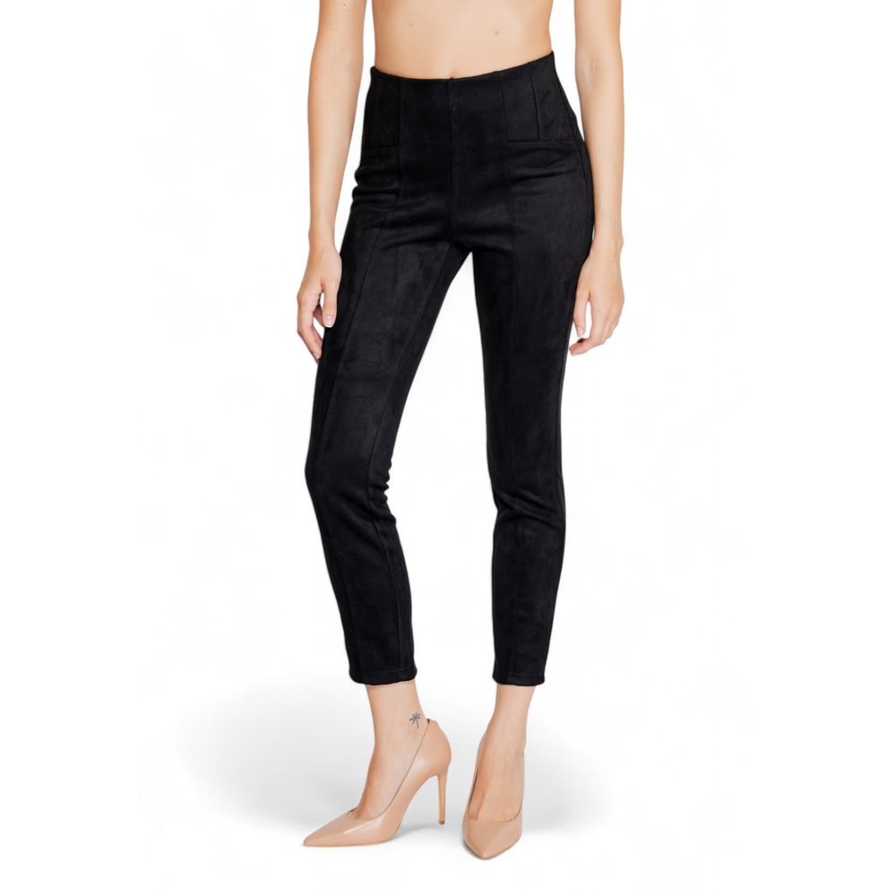 Schwarze Polyesterjeans und -hose