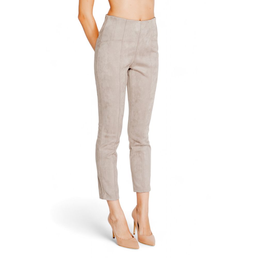 Graue Polyesterjeans und -hose