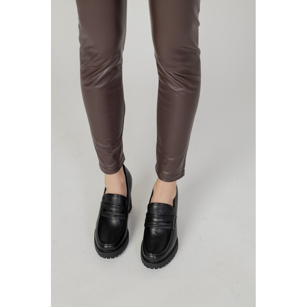 Braune Polyesterjeans und -hose