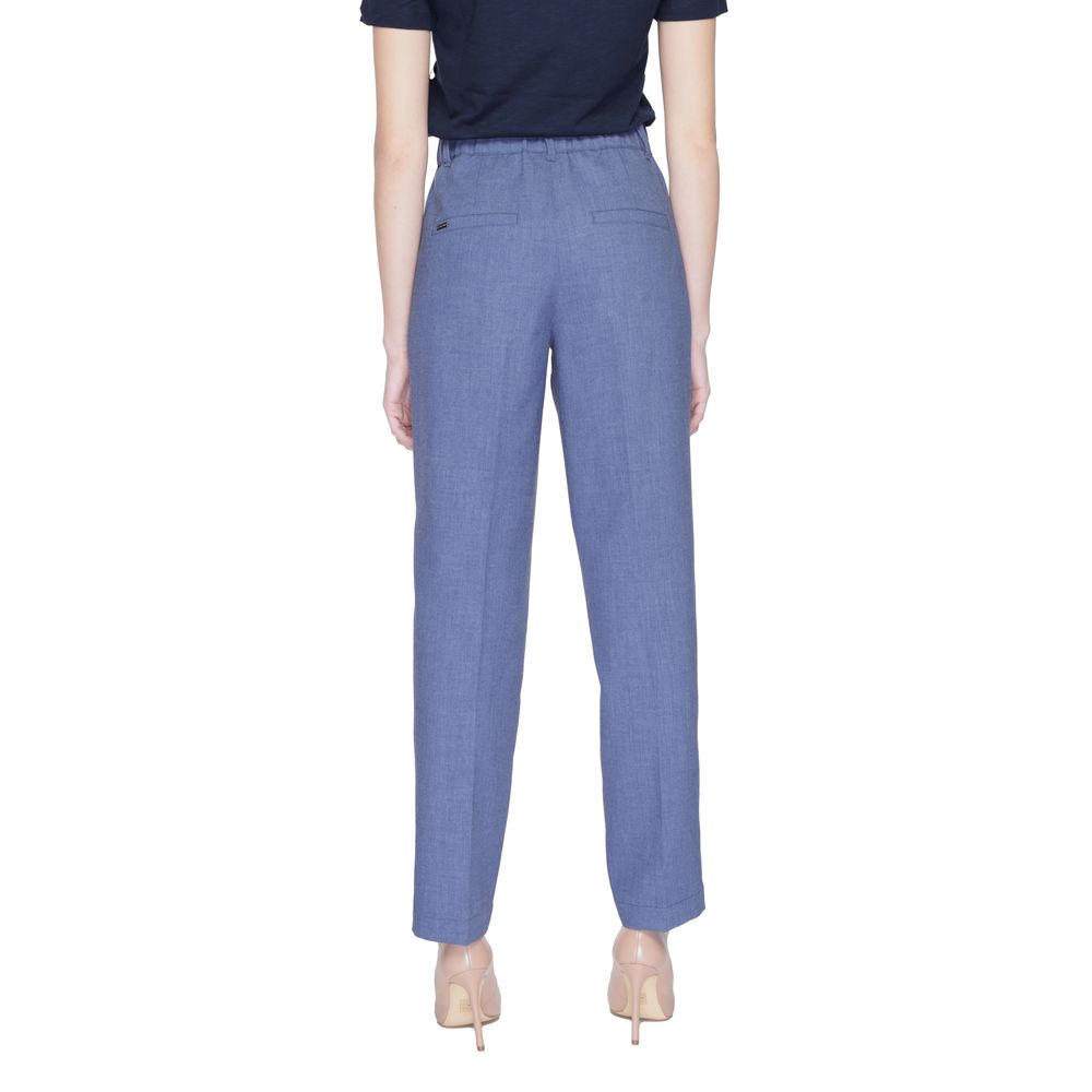 Blaue Polyesterhose
