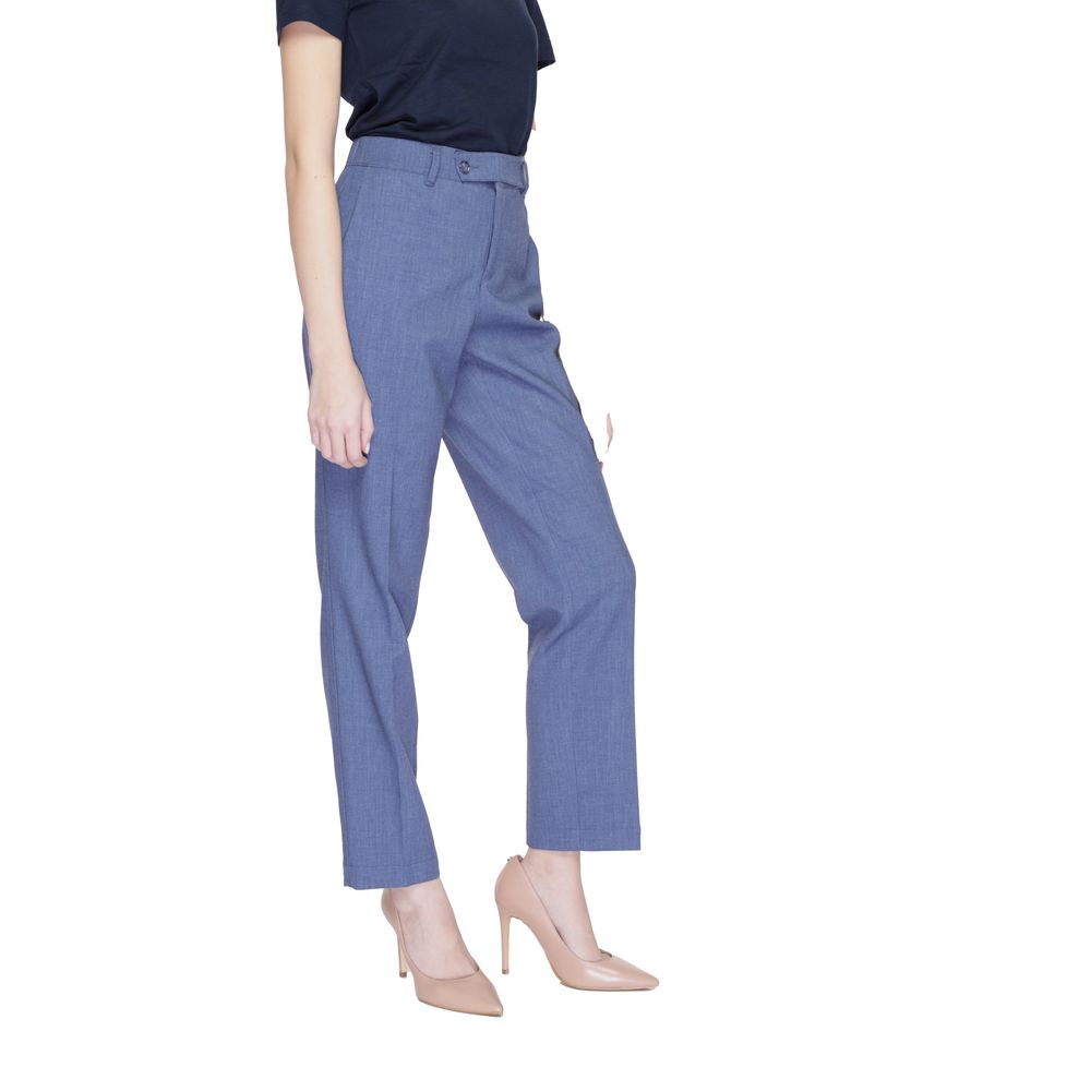 Blaue Polyesterhose