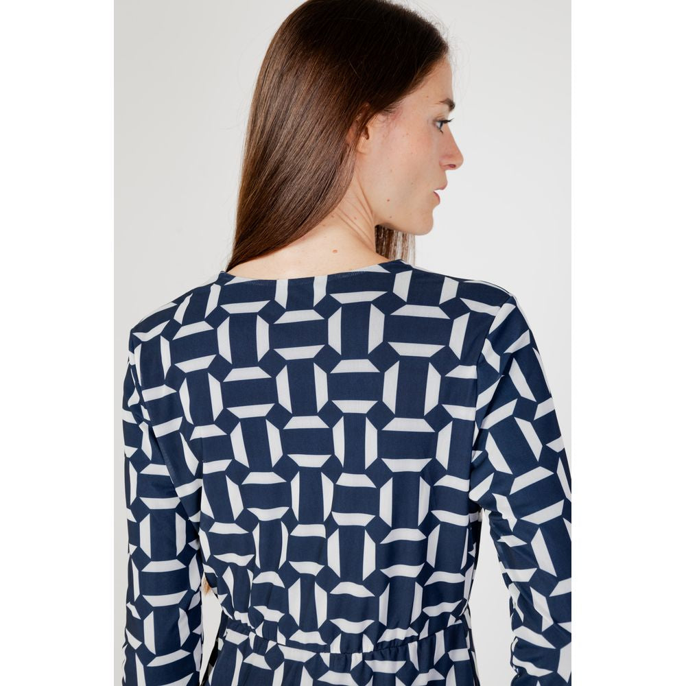 Blaues Polyester lang