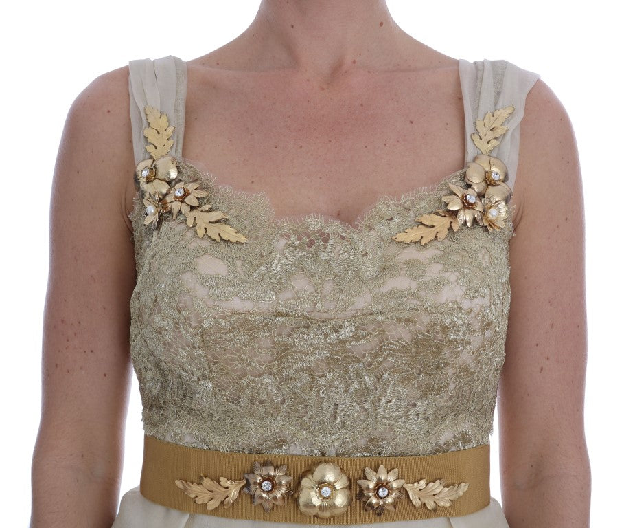 Goldfarbenes Seidenkleid mit Kristallverzierung