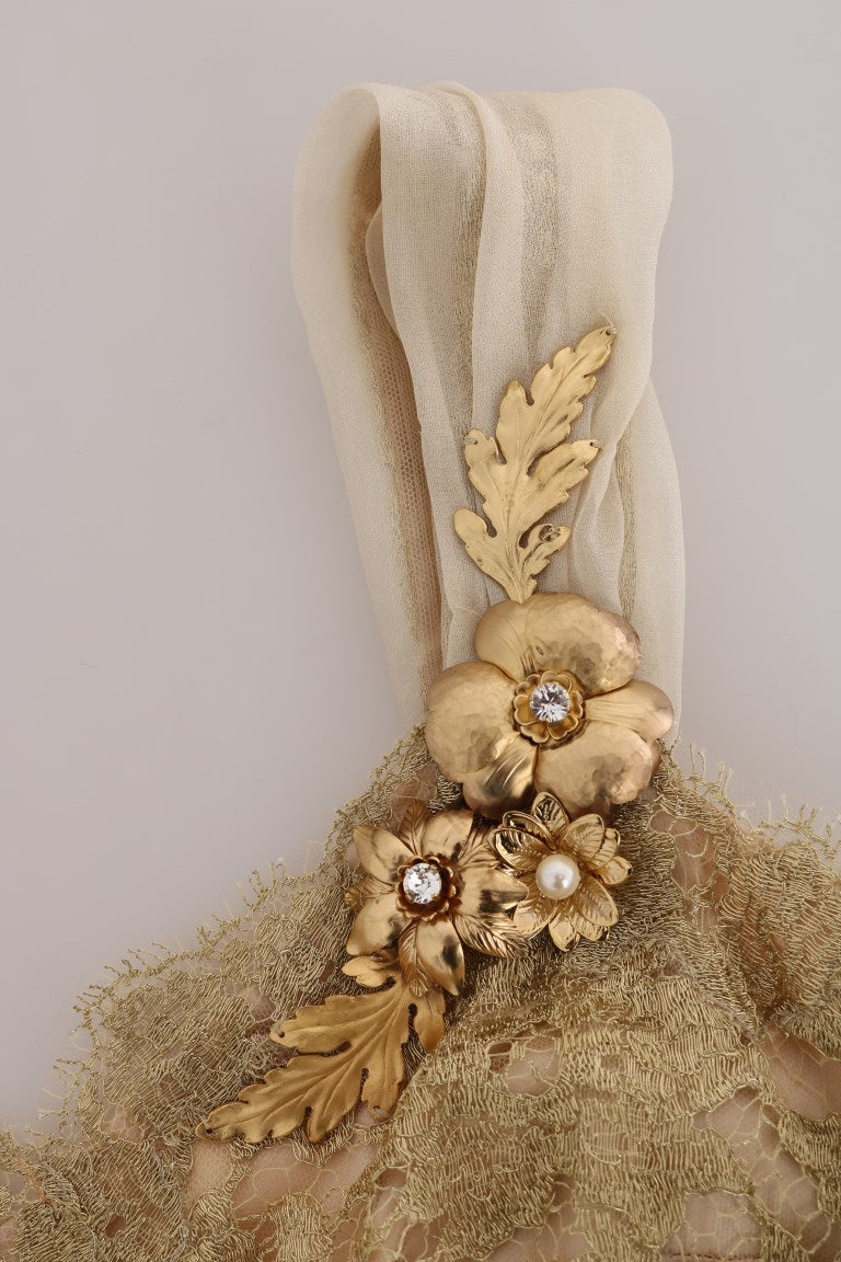 Goldfarbenes Seidenkleid mit Kristallverzierung