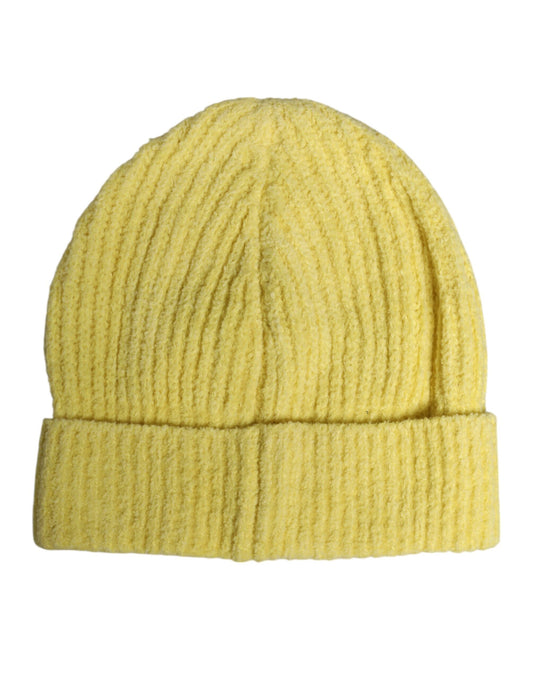 Gelbe Wintermütze aus gestrickter Baumwolle