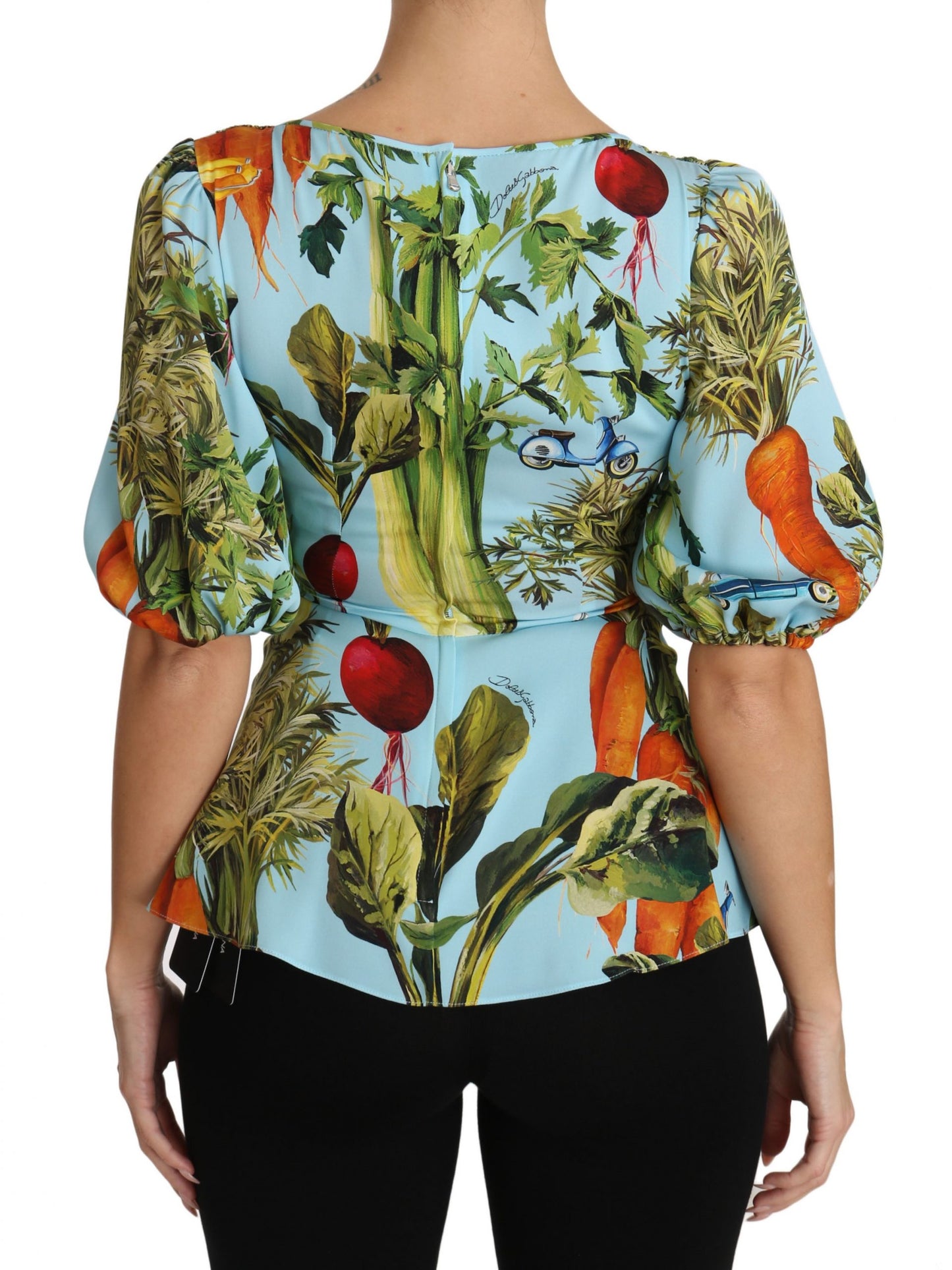 Mehrfarbige Seidenbluse mit Gemüsedruck und Schößchen-Wickeltop