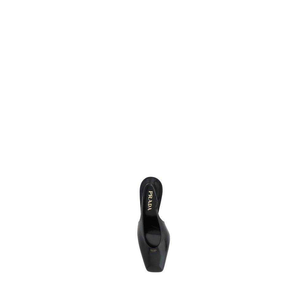 Schwarze Pumps aus Kalbsleder