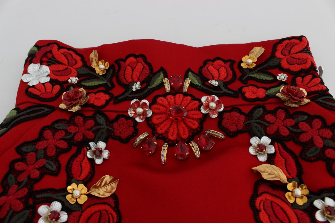 Rote Shorts aus Seide mit Kristallrosen 