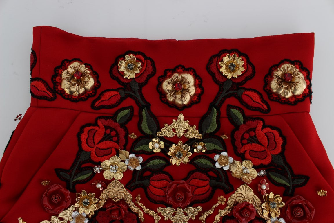Rote Shorts aus Seide mit Kristallrosen 