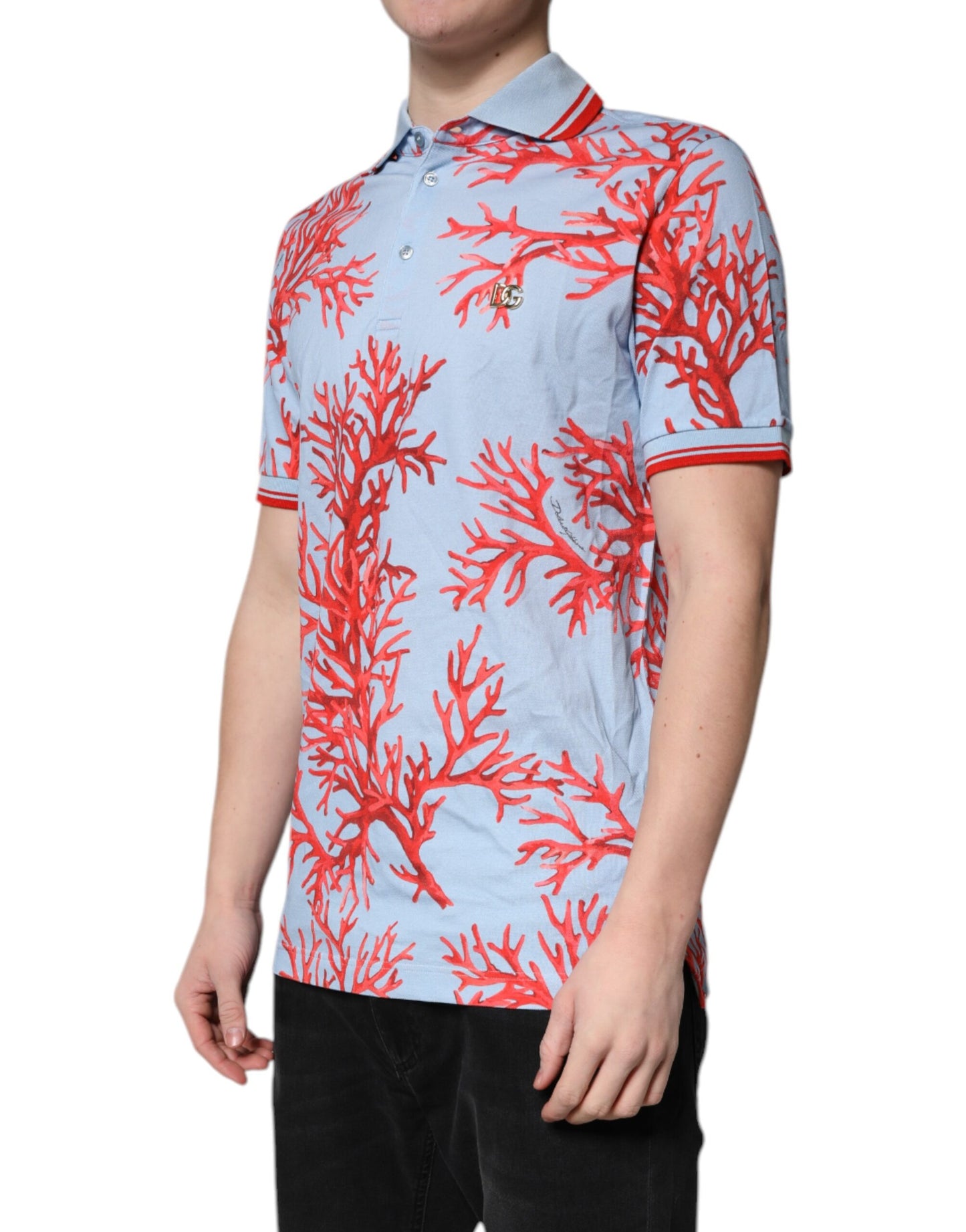 Hellblaues Poloshirt aus korallenfarbener Baumwolle