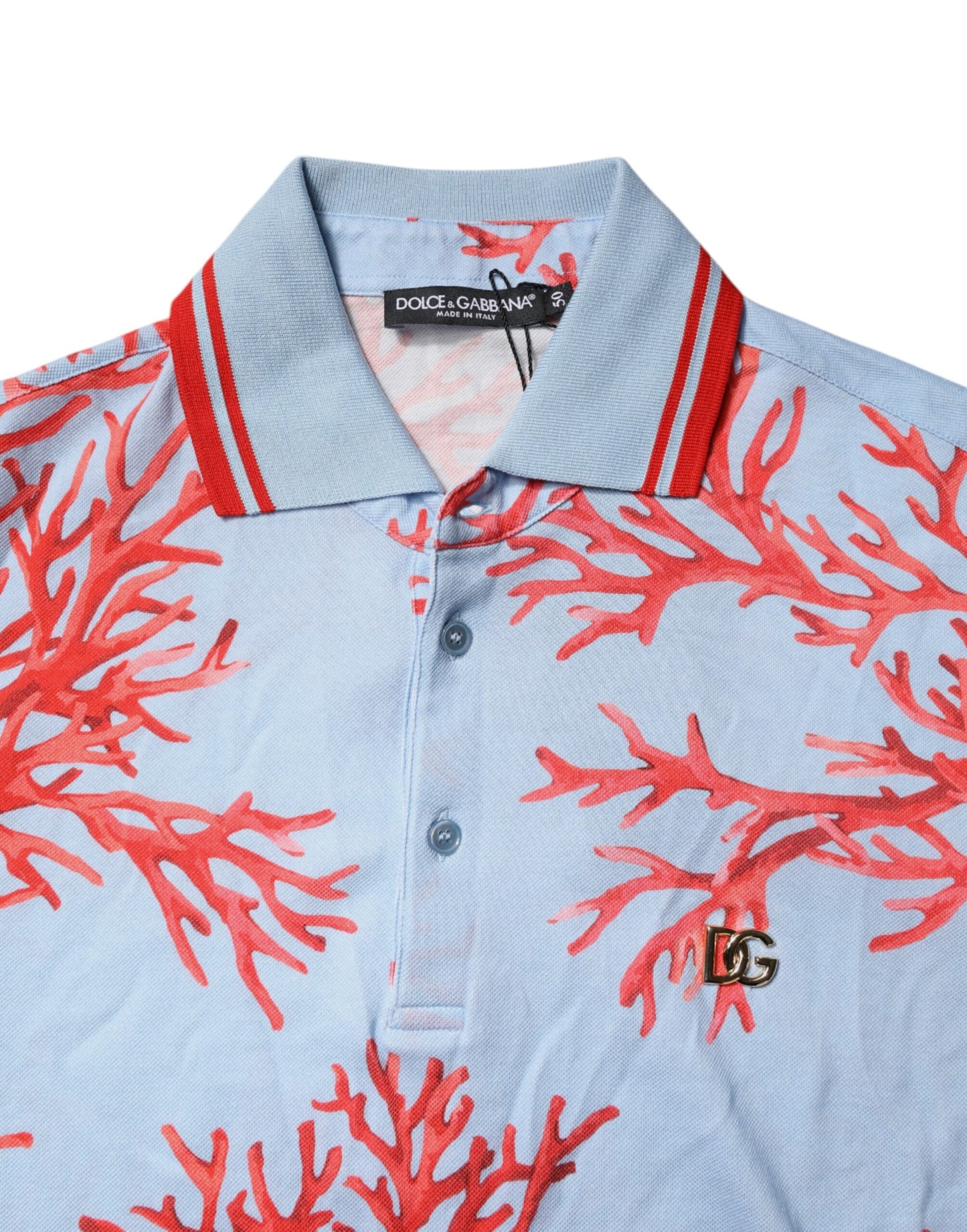 Hellblaues Poloshirt aus korallenfarbener Baumwolle