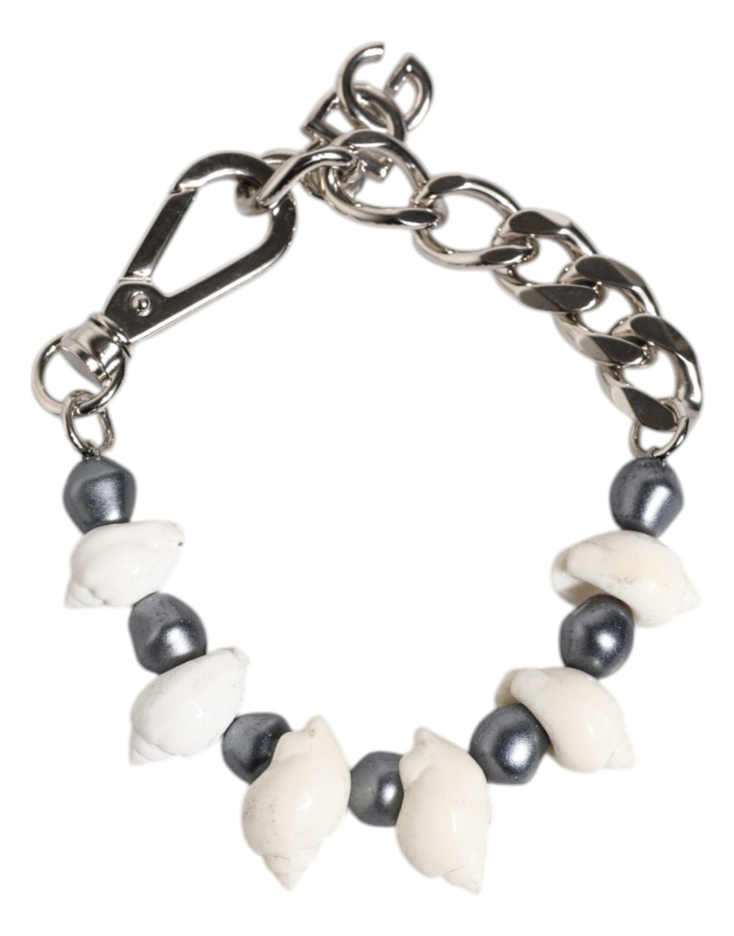 Silberfarbenes Armband mit Muschelanhänger und DG-Logo aus Messing