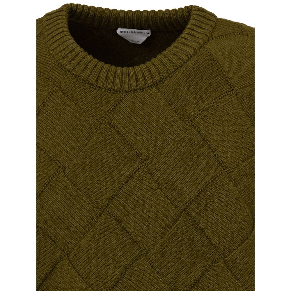 Grüner Wollpullover