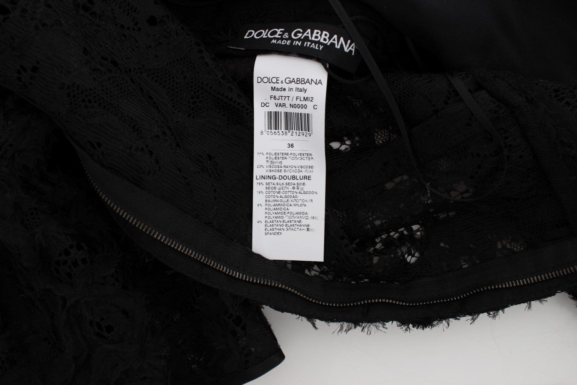 Schwarzes, langes, figurbetontes Maxikleid aus geblümter Spitze