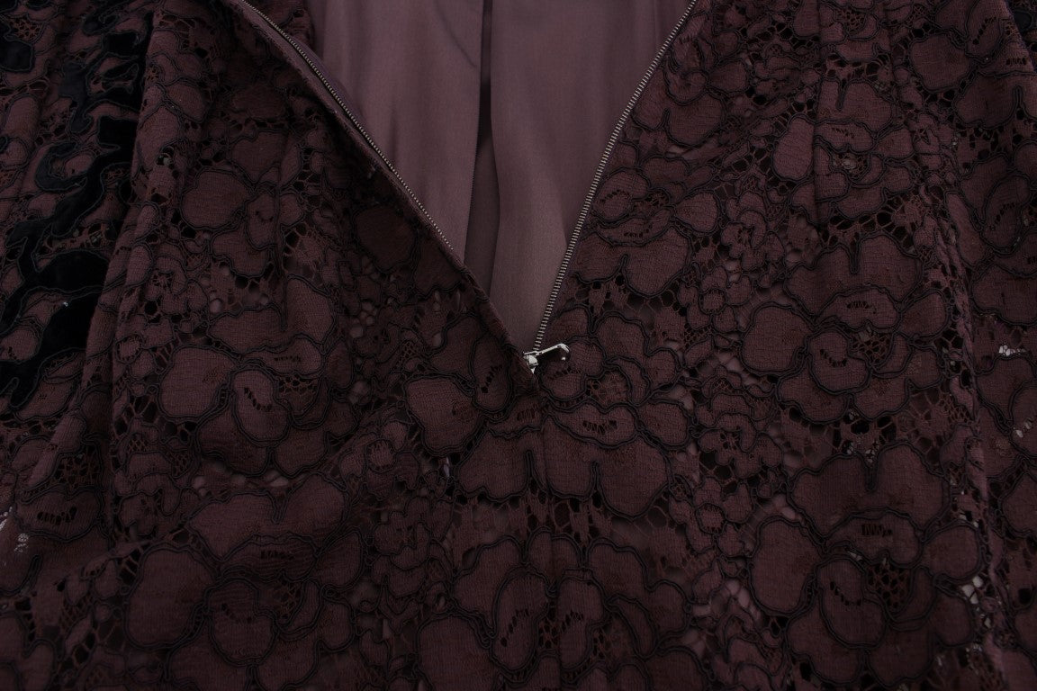 Lilafarbenes Ricamo-Maxikleid mit Blumenspitze