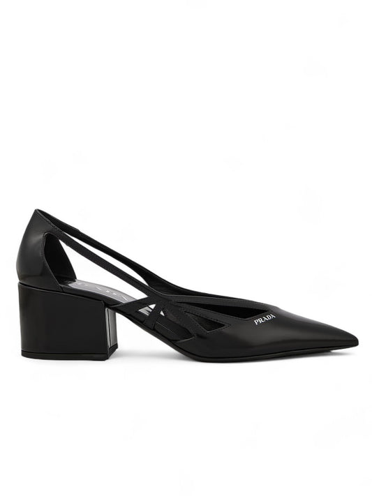 Schwarze Leder-Pumps mit Cut-Outs 55