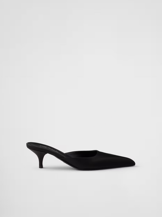 Schwarzer Satin-Sabot