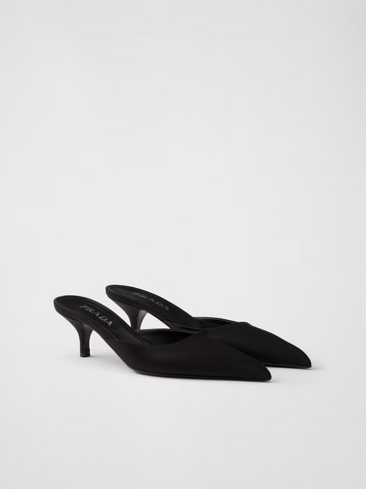 Schwarzer Satin-Sabot