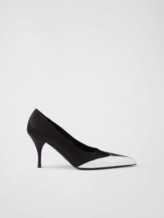 Pumps aus schwarzem Satin und metallischem silbernem Leder
