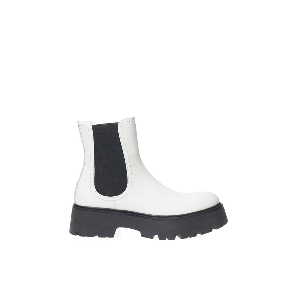 Schwarz-weißer Lederstiefel