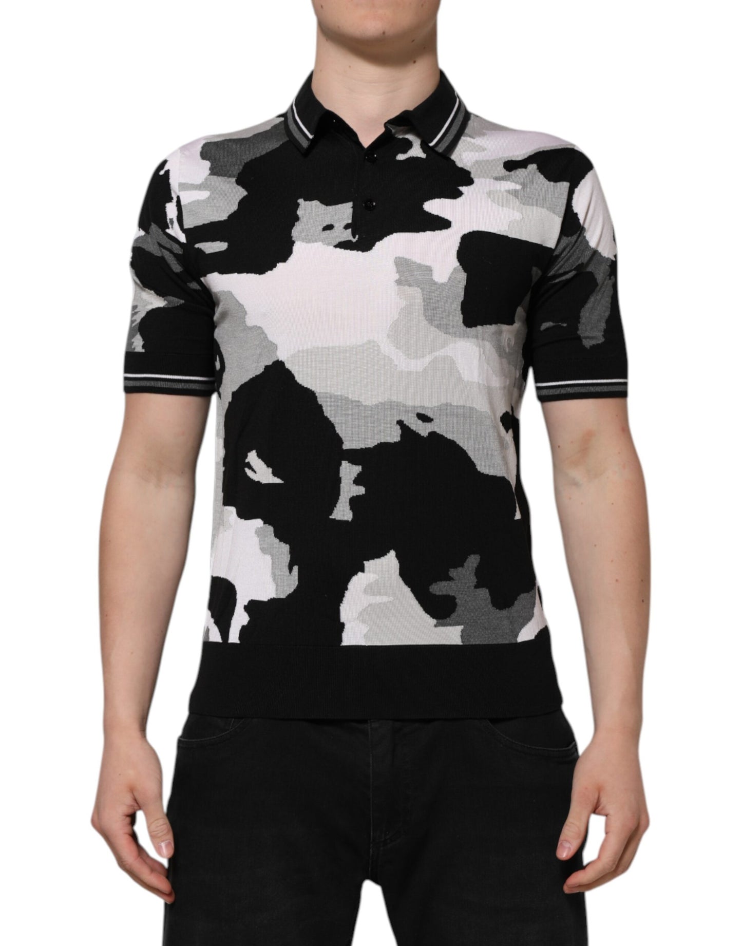 Mehrfarbiges Polo-T-Shirt mit Camouflage-Kragen