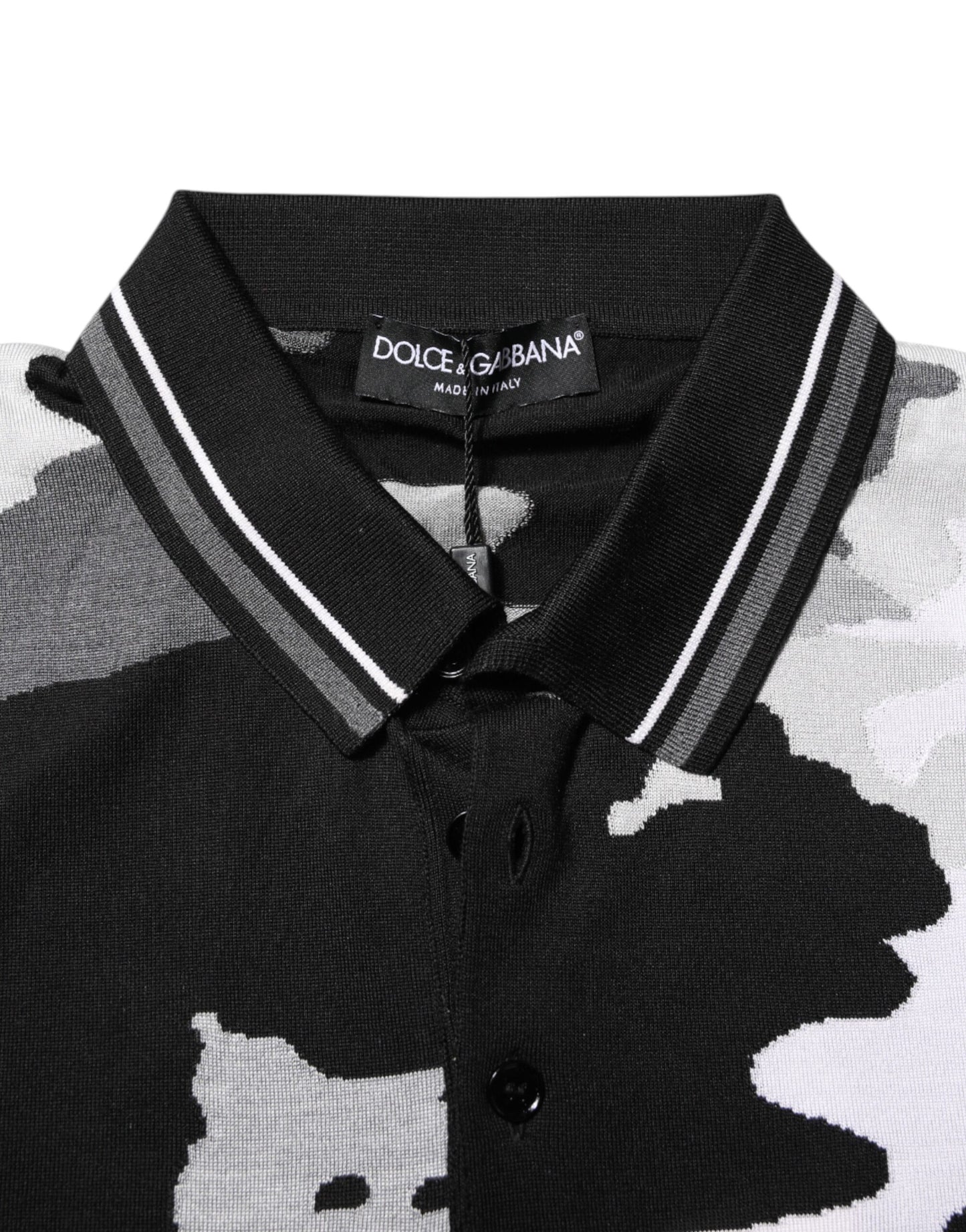 Mehrfarbiges Polo-T-Shirt mit Camouflage-Kragen
