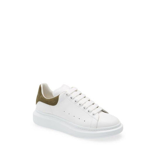Oversize-Sneakers aus Krokodil