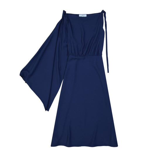 Ausgestelltes Midikleid mit einem Ärmel