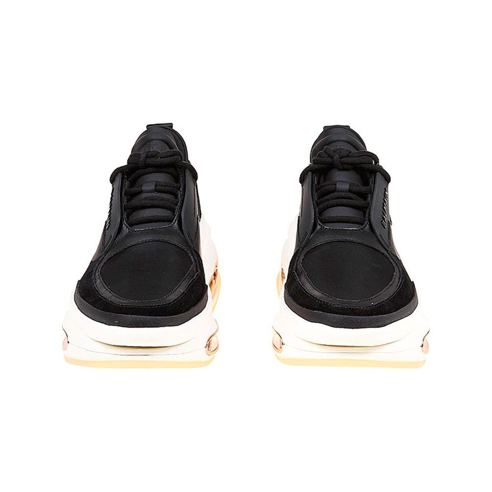 Sneakers aus Leder und Stoff