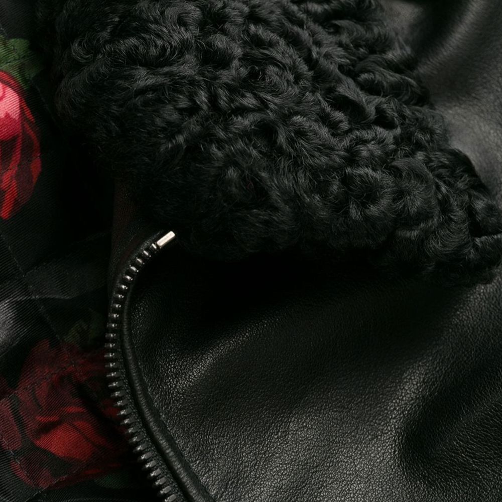 Schwarze Lammfelljacke
